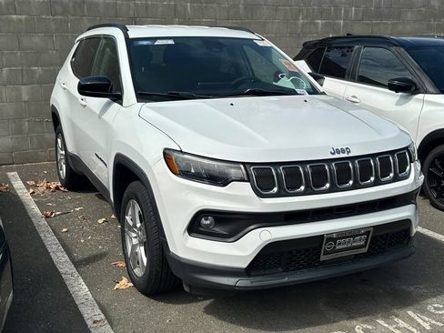 Used 2022 Jeep Compass Latitude AWD/4WD image 2