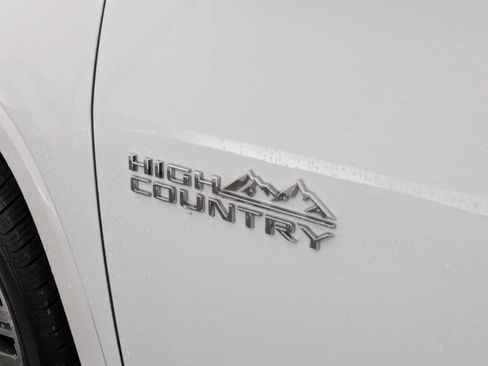 Used 2023 Chevrolet Traverse High Country image 13