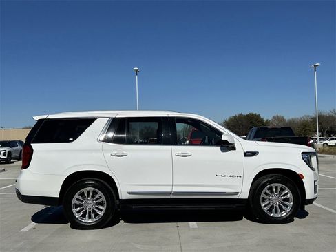 Certified 2021 GMC Yukon SLT image 3