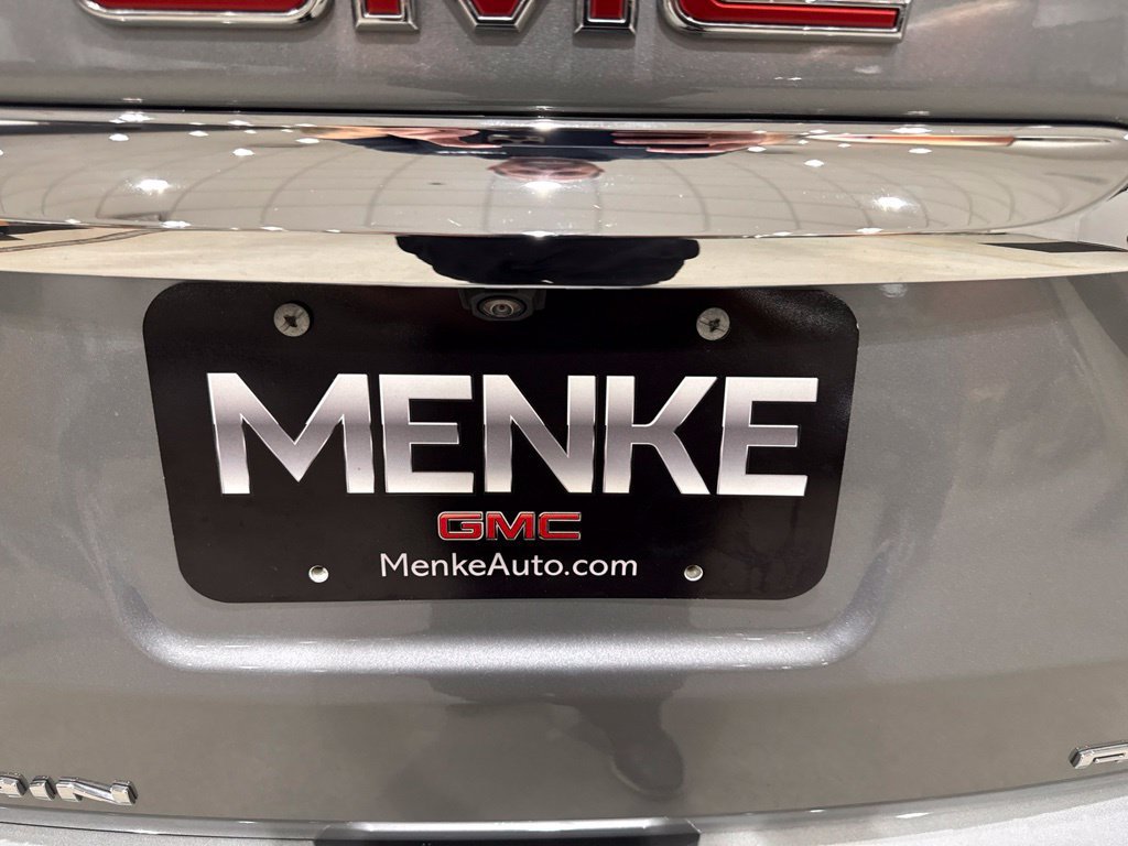 Used 2024 GMC Terrain Denali w/ Denali Premium Package AWD/4WD image 9