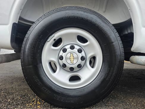 Used 2025 Chevrolet Express 2500 w/ Driver Convenience Package RWD image 21
