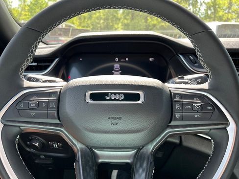 New 2025 Jeep Grand Cherokee L Altitude image 15