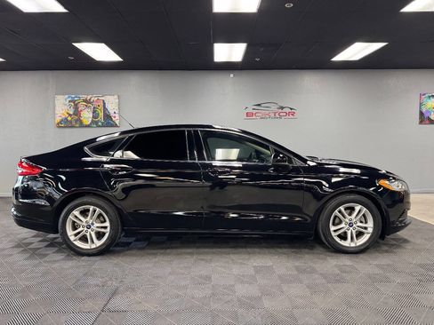Used 2018 Ford Fusion SE w/ Fusion SE Technology Package image 14