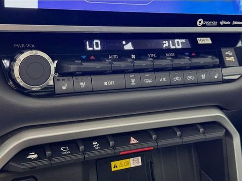 Used 2024 Toyota Tundra Platinum image 15