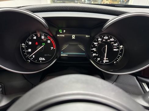 Used 2022 Alfa Romeo Giulia Veloce AWD/4WD image 19