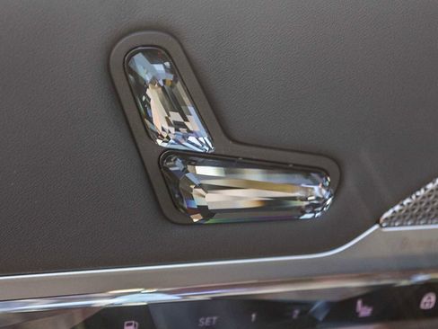 New 2026 BMW 750e xDrive w/ Executive Package image 32