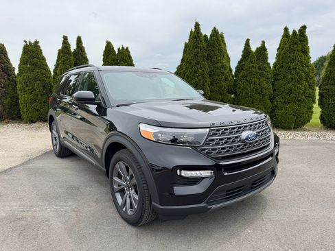 Certified 2023 Ford Explorer XLT w/ Equipment Group 202A AWD/4WD image 36