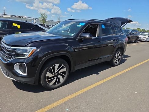 Used 2025 Volkswagen Atlas SE AWD/4WD image 13