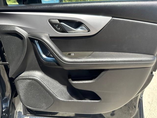 Used 2025 Chevrolet Blazer LT FWD image 16