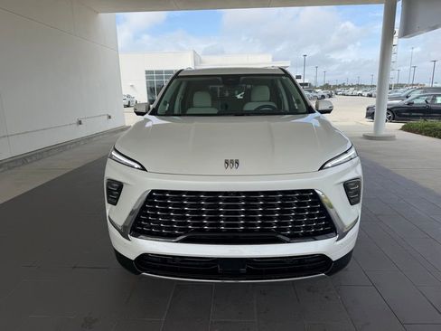 Used 2025 Buick Enclave Avenir w/ Super Cruise Package image 2