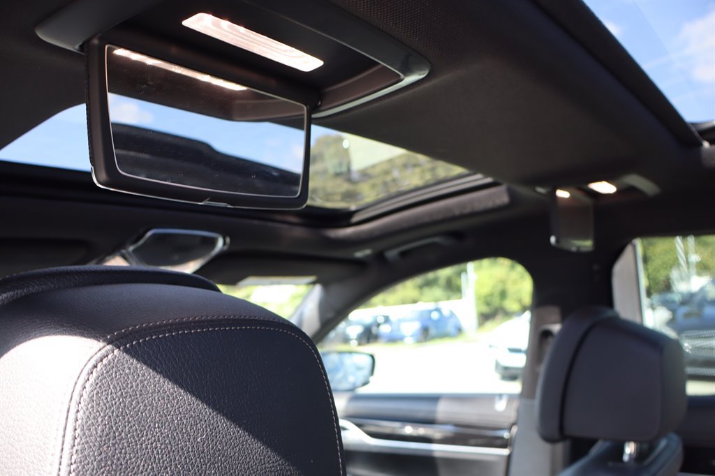 Used 2019 BMW 740i w/ Executive Package RWD image 33