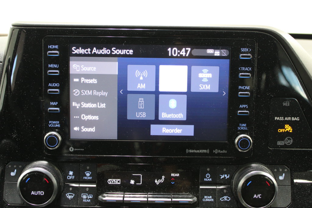 Used 2020 Toyota Highlander XLE FWD image 32