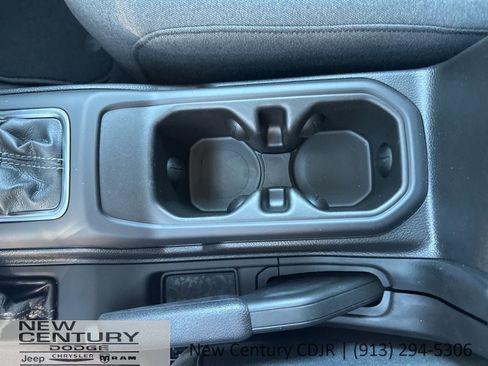 New 2025 Jeep Gladiator Sport image 36