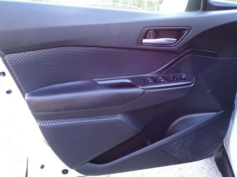Used 2018 Toyota C-HR XLE FWD image 13