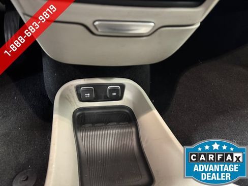 Used 2018 Chrysler Pacifica Touring-L FWD image 17