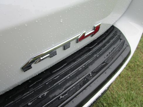 New 2026 GMC Yukon AT4 w/ AT4 Premium Plus Package AWD/4WD image 10