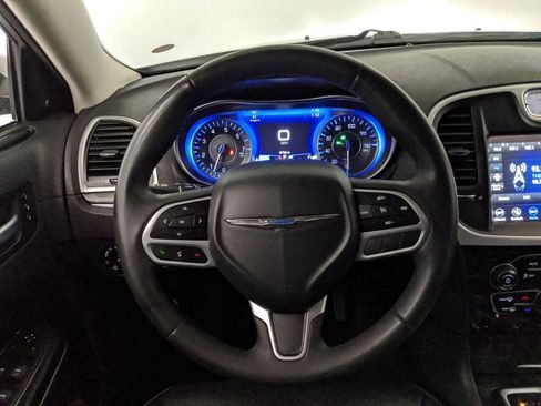 Used 2023 Chrysler 300 Touring L w/ Comfort Group RWD image 11
