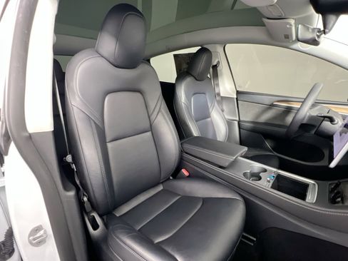 Used 2023 Tesla Model Y Performance image 32
