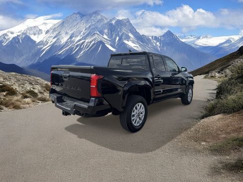 Certified 2025 Toyota Tacoma SR5 AWD/4WD image 5