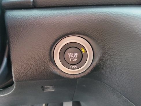 Used 2026 Chrysler Pacifica Select FWD image 25