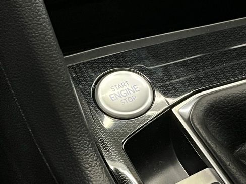 New 2025 Volkswagen Taos SE image 15