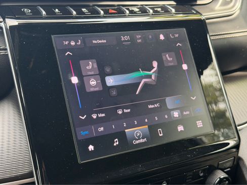 Used 2023 Jeep Grand Cherokee Altitude AWD/4WD image 27