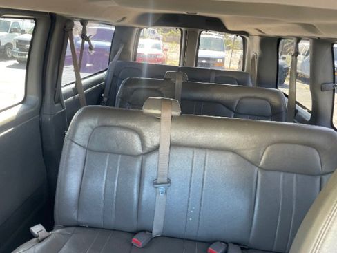 Used 2010 Chevrolet Express 3500 LS image 14