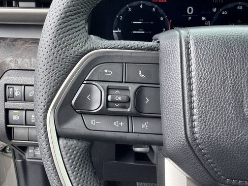 Used 2025 Toyota Tacoma Limited AWD/4WD image 29