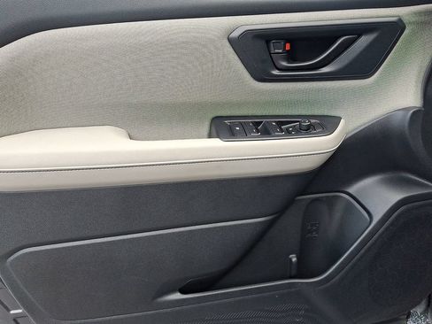 Certified 2025 Subaru Forester AWD/4WD image 13