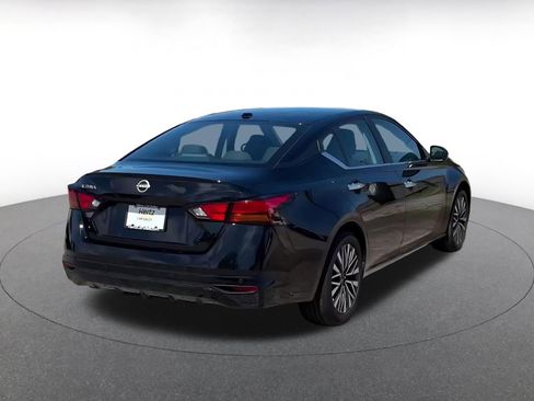 Used 2025 Nissan Altima 2.5 SV FWD image 11