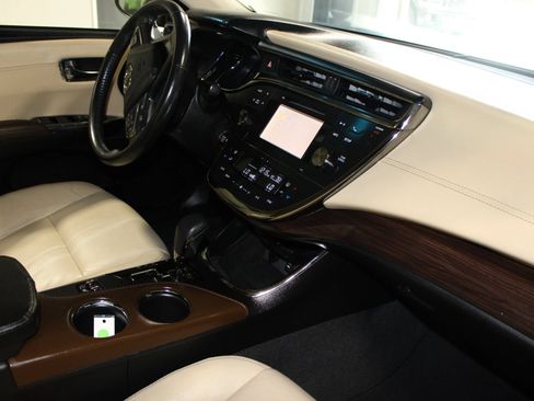 Used 2013 Toyota Avalon XLE Premium FWD image 32