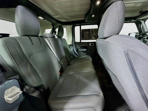 Used 2024 Jeep Wrangler Unlimited image 11