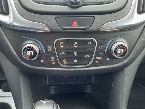 Used 2020 Chevrolet Equinox LT w/ Driver Convenience Package image 18