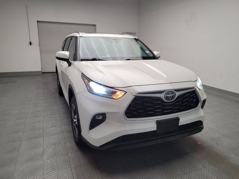 Used 2020 Toyota Highlander XLE FWD image 14