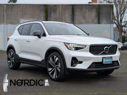 Used 2023 Volvo XC40 B5 Ultimate w/ Protection Package Premier