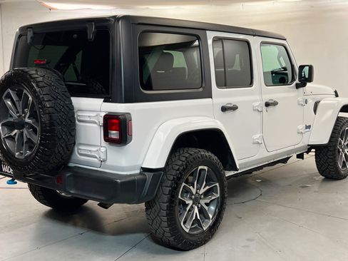 Used 2024 Jeep Wrangler Unlimited AWD/4WD image 5