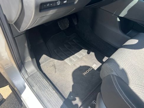 Used 2024 Nissan Rogue SV FWD image 30