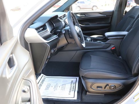 Used 2024 Jeep Grand Cherokee L Laredo AWD/4WD image 13