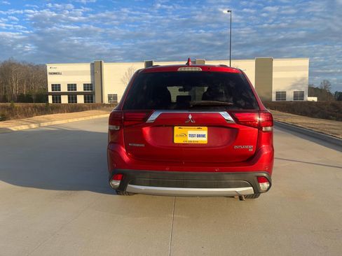 Used 2017 Mitsubishi Outlander SE image 3