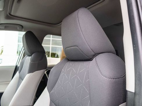 Used 2019 Toyota RAV4 XLE w/ Convenience Package FWD image 15