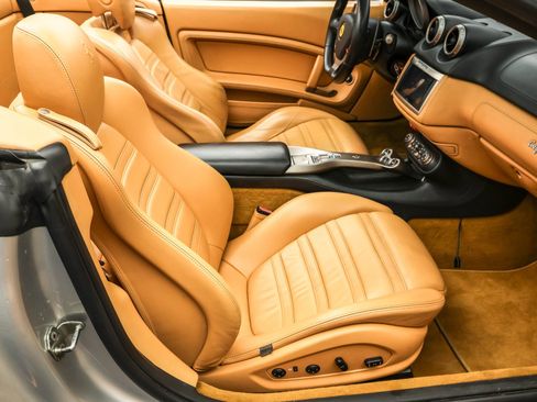 Used 2011 Ferrari California image 5