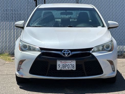 Used 2015 Toyota Camry SE FWD image 8