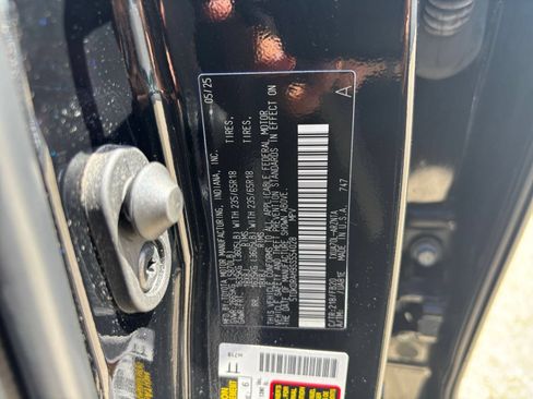 Used 2025 Toyota Highlander LE FWD image 31