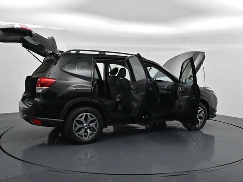 Used 2024 Subaru Forester Premium AWD/4WD image 39