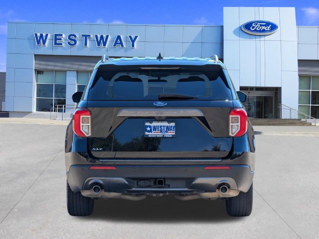 Used 2023 Ford Explorer XLT w/ Equipment Group 202A RWD image 4