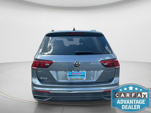 Used 2023 Volkswagen Tiguan SE w/ Panoramic Sunroof Package image 6