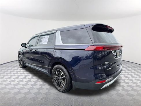 Used 2023 Kia Carnival LX image 7
