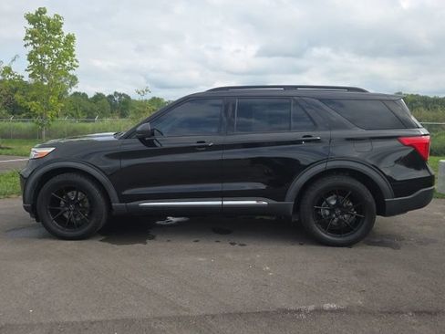 Certified 2020 Ford Explorer XLT w/ Equipment Group 202A AWD/4WD image 16