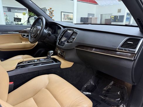 Used 2016 Volvo XC90 T6 Momentum w/ Momentum Plus Package AWD/4WD image 19