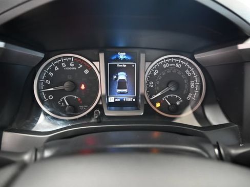 Used 2022 Toyota Tacoma SR5 AWD/4WD image 29